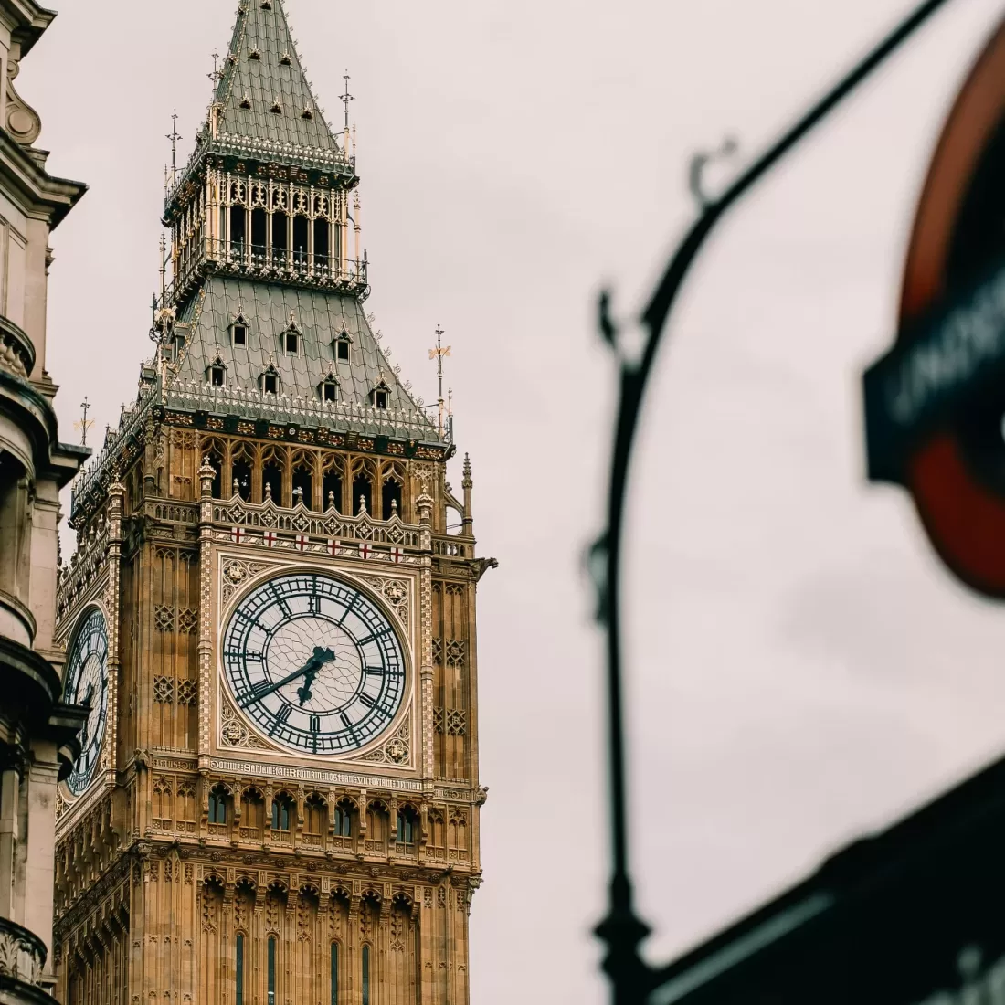 Big Ben and Westminster sign in London capture iconic British architecture.